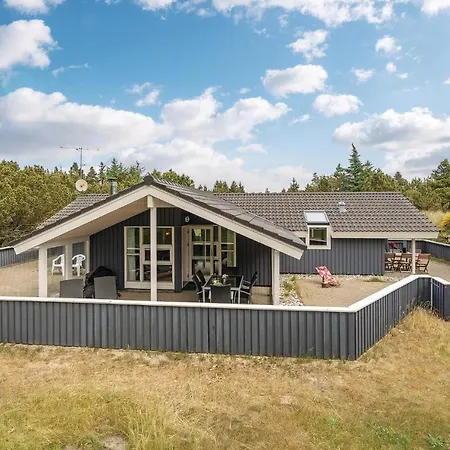 Dom wakacyjny Amazing Home In Blavand With Sauna *