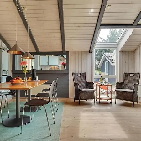 Dom wakacyjny Amazing Home In Blavand With Sauna *